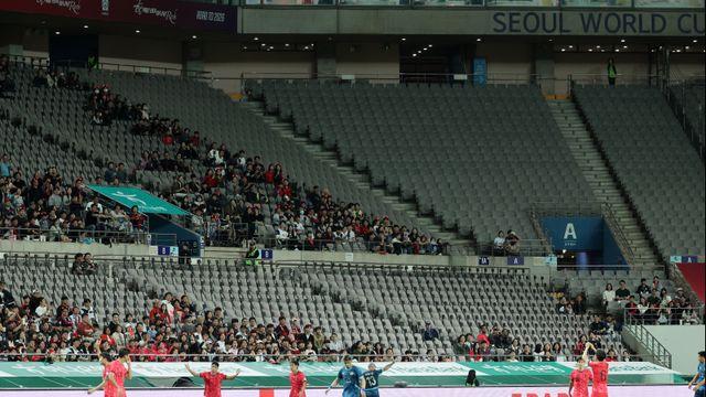 6만3237명→2만2206명 ‘흥행 참패’ 지켜본 홍명보 감독 “믿고 찾아와 주셔서 감사” [IS 상암]