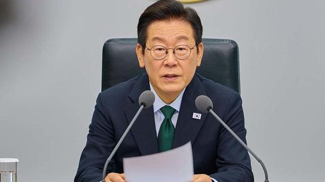 조갑제가 “이 대통령이 외로워 보인다”라며 그 이유를 밝혔다