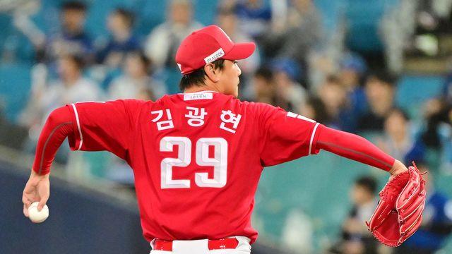 'PS 통산 103K→선동열 소환' 김광현, 5이닝 1실점 역투...최고구속 150km [준PO4]