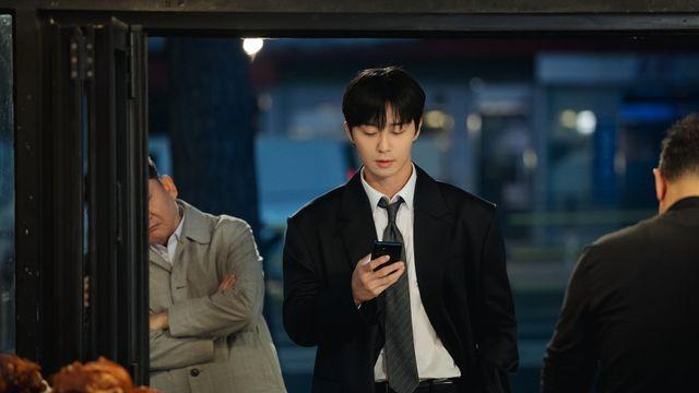 박서준 벌써 차장님이세요? 고속 승진해 피로한 퇴근길 (경도를 기다리며)