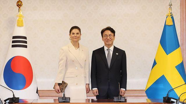 金총리, 北대사관 둔 스웨덴 왕세녀에 