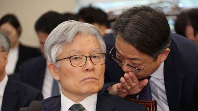 최동석 인사처장, 국감 답변태도 논란…