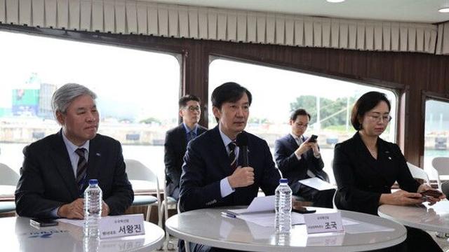 조국, 美 관세 피해기업 간담회…