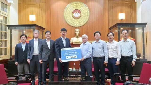 Samsung Việt Nam ủng hộ 10 tỷ đồng hỗ trợ khắc phục hậu quả bão, lũ