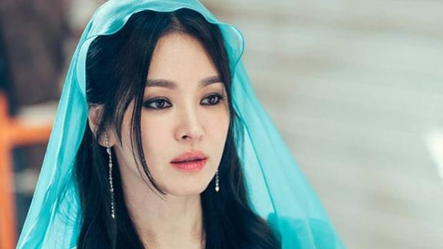 혹평 쏟아졌는데 대이변...2주 만에 '전세계 1위' 찍은 넷플릭스 한국 드라마