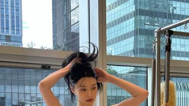 권나라, 필라테스 중 '인형 몸매' 과시…군살 하나 없는 탄탄한 운동 자태