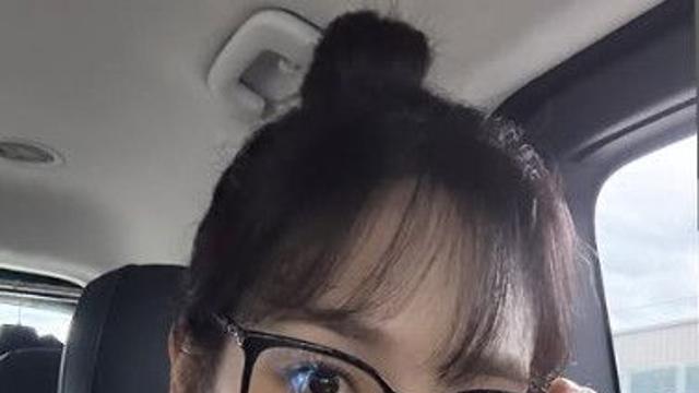 성유리, 뿔테 안경 쓰고 '동안 미모' 셀카 공개…