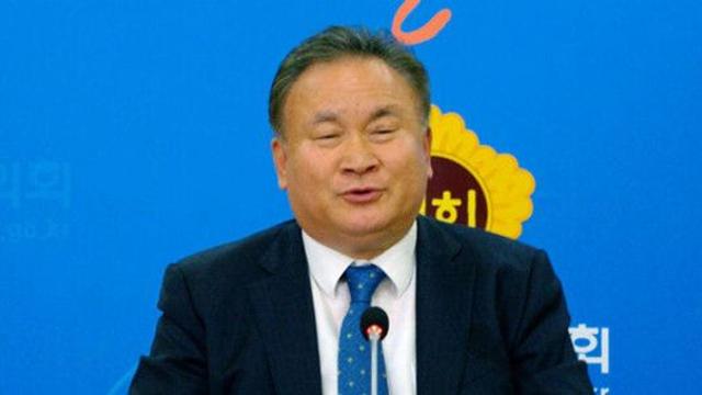 김태흠 