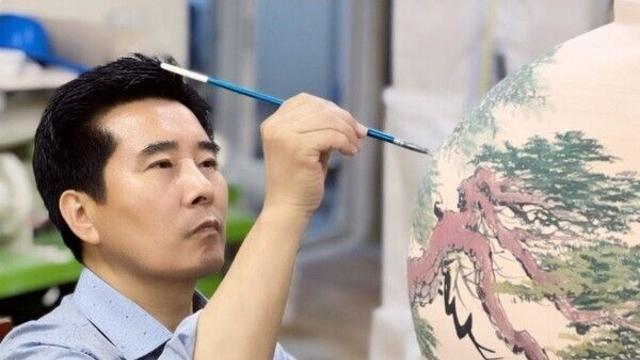 [전시 직썰] 윤쌍웅 작가의 ‘별밤 아래 소나무, 한국의 미로 피어나다’