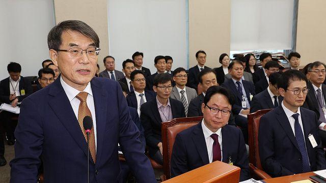 선관위원장 이석 두고 공수 바뀐 여야…