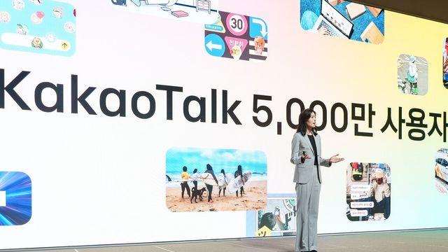 카톡 ‘친구 탭’ 복원하되 구버전 복귀는 불가…경영진 책임론 불가피