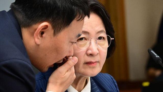 與, 대법 현장국감서 