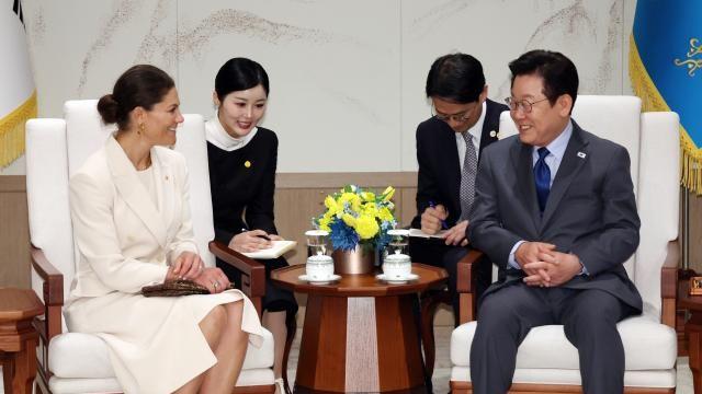 李, 스웨덴 왕세녀 만나 