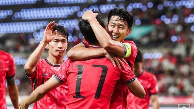 [IN PRESS] 홍명보호의 ‘쓰리백’…’캡틴’ 손흥민의 평가는? “여러 포메이션은 플러스, 아직 맞춰가는 중”