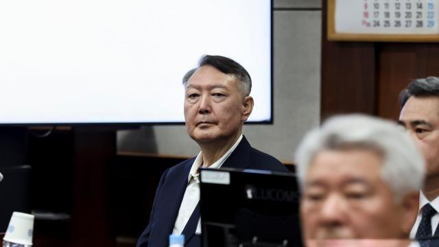윤석열 전 대통령, 내란특검 피의자 조사 출석…특검 