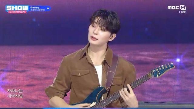 블루화, '쇼챔'서 청춘의 에너지로 데뷔곡 '그리너리' 선사