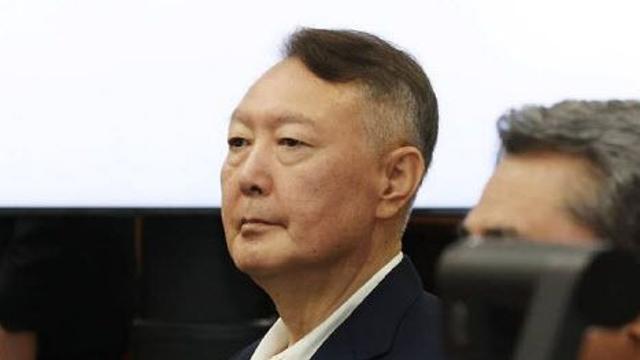 내란 특검 출석한 尹, 8시간반 조사 종료…진술은 거부