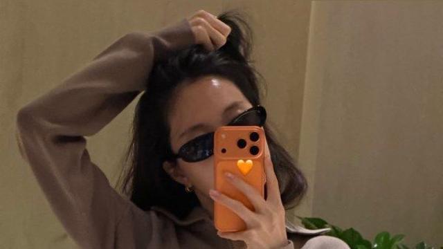 손나은, 레깅스 패션 속 탄탄한 복근 [AI 포토컷]
