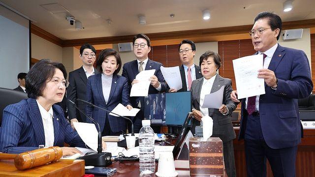 대법관실 들어간 與·퇴장한 野…曺 '반쪽국감' 출석 마무리발언(종합)