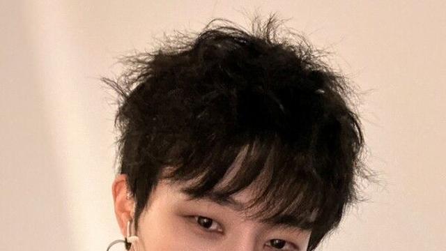 김성규, 만화 찢고 나왔다…뮤지컬 '데스노트'서 L로 관객 매료
