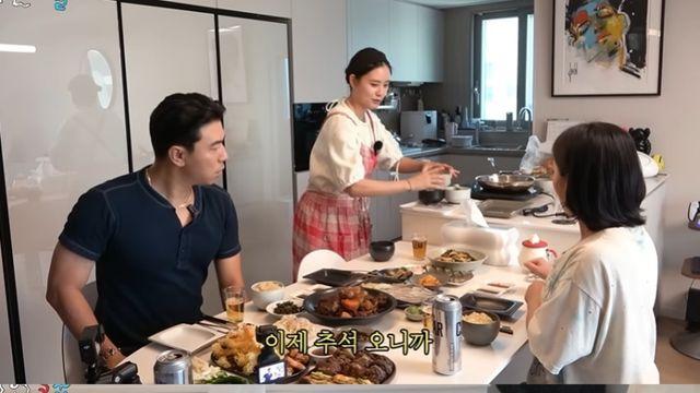 이시언 “박나래 할머니 장례식 못갔다”... 아내 표 한상차림으로 대접
