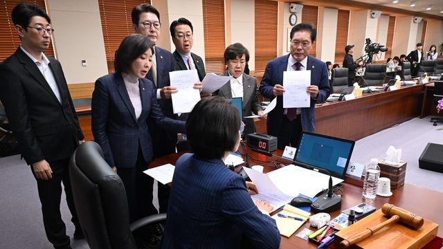 與 “사법쿠데타”·국힘 “삼권분립 위반”…대법서 曺2라운드 공방