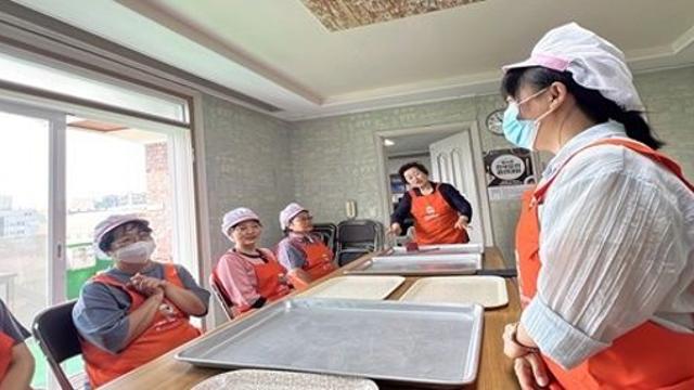 수원특례시의회 유준숙 의원, ‘추석맞이 송편 만들기’ 참여… 다문화가족과 함께 한가위 전통 나눔
