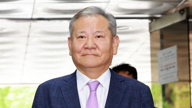 ‘내란 공모’ 이상민 재판 본격화…피고인석 앉은 모습 중계