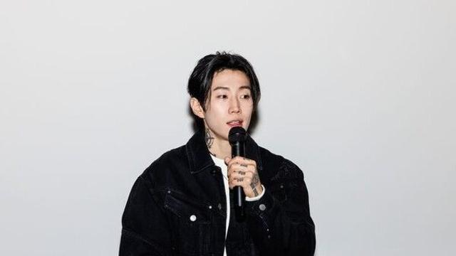 유방암 행사서 '너의 몸몸몸매'…박재범 