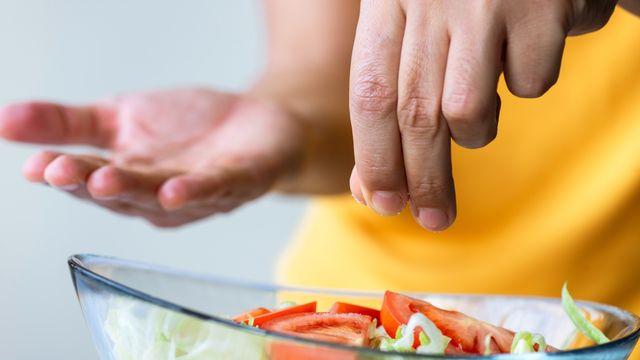 고혈압, 위암, 골다공증까지... 한국인의 식탁은 위협하는 ‘짠맛’의 역습