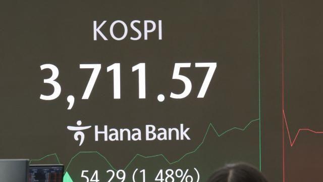 3700 뚫고 코스피 '역대 최고'…부동산 규제에 증시로 자금 쏠리나