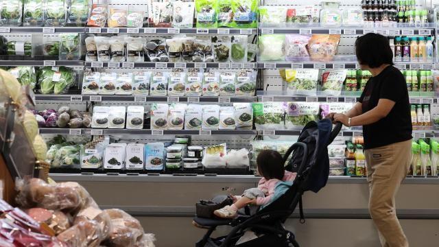 韩国”衣食住”物价涨幅领先 民生负担持续加重