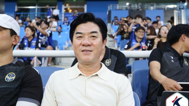 윤정환 감독, K리그 역사상 최초 대업 눈앞…1부 이어 ‘K리그2 올해의 감독’ 굳히기 나선다