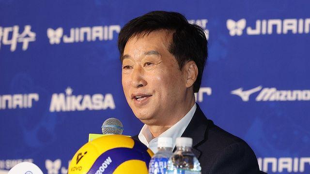 '우승 후보' 몰표 기업은행 김호철 감독 