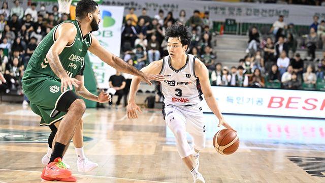 '허웅 역전 3점포' 프로농구 KCC, DB 꺾고 '3연승＋단독 선두'