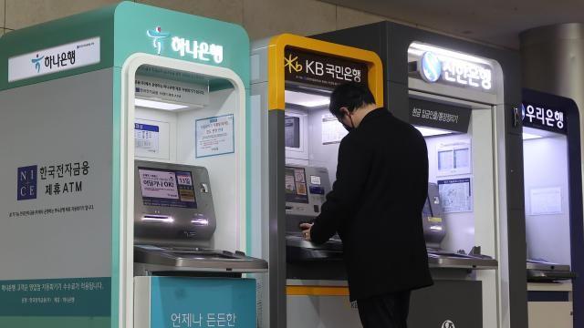 한산한 은행 창구 