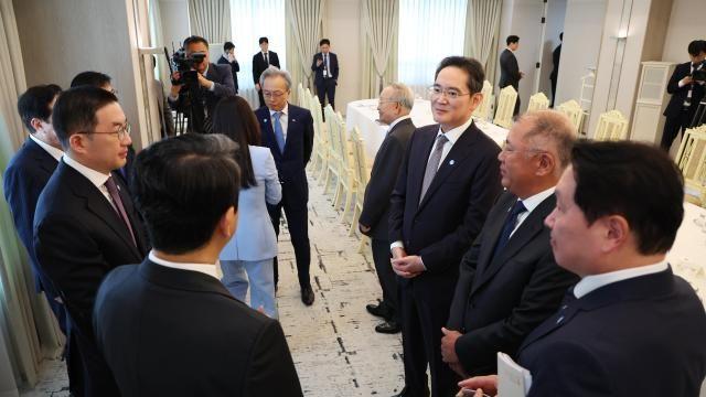 韩国四大企业掌门人集体赴海湖庄园与特朗普会面