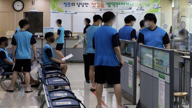 軍 복무 1년도 못 채우고 전역하는 장병 2.2만명, 85%가 정신질환