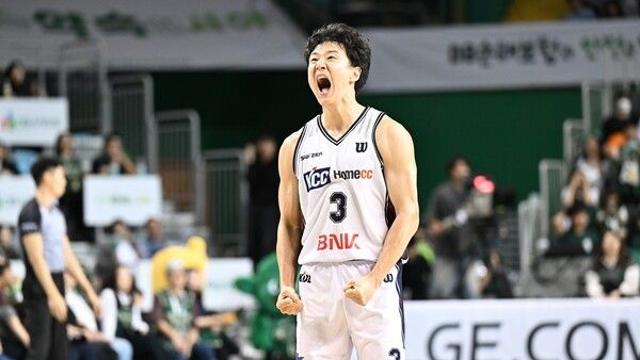 ‘허웅 7초 남기고 위닝샷 폭발→포효’ KCC, DB 꺾고 단독 1위 등극