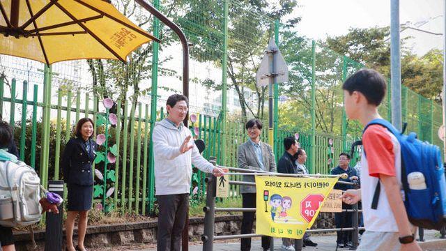 이상일 용인특례시장, 초등학교 횡단보도 교통지도 활동 전개