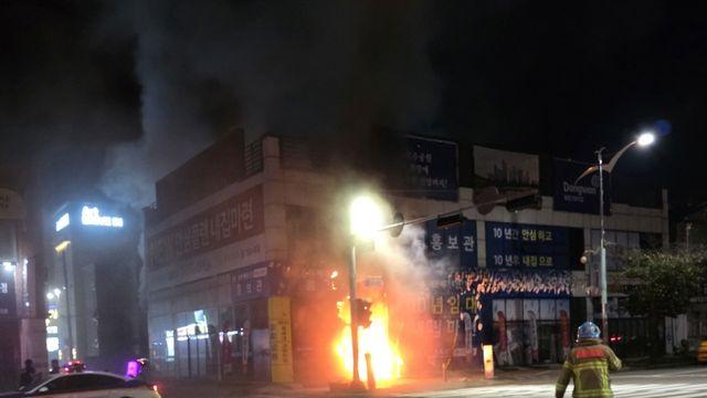 군산 아파트 홍보관서 화재…2억4천여만원 피해