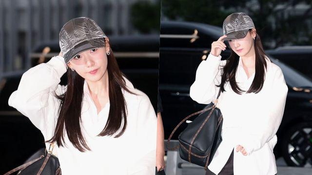 '공항이 곧 화보' 윤아, 꾸안꾸 공항패션에도 반짝이는 예쁨