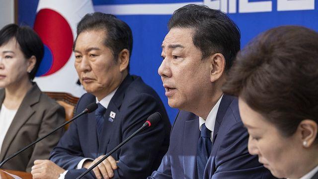 '뜨거운 감자' 부동산 대책 말 아끼는 與…