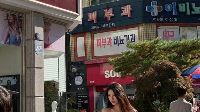 수지, 털 달린 핑크 원피스…청순미 넘치네