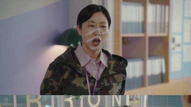라미란, 여군 변신한 사연…'달까지 가자' 영업팀 단결 모드