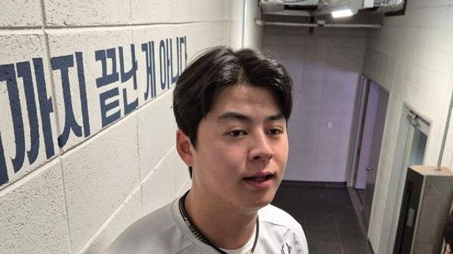 한화 노시환, 손아섭 긴장 풀어주려 즉석 춤…