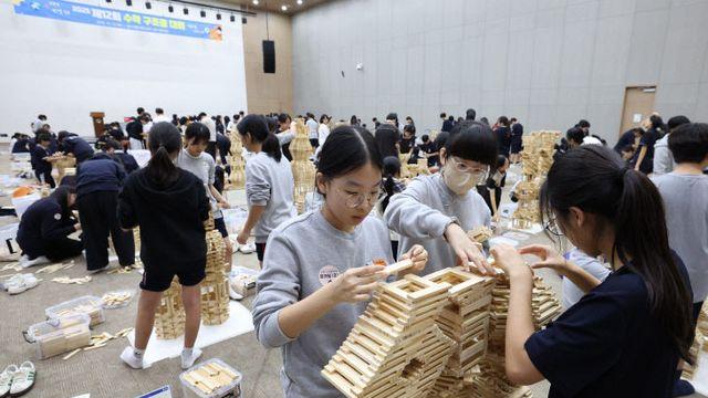 친구들과 수학구조물 만들기 