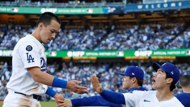 MLB 다저스, WS 진출에 1승 남았다…밀워키에 NLCS 3연승