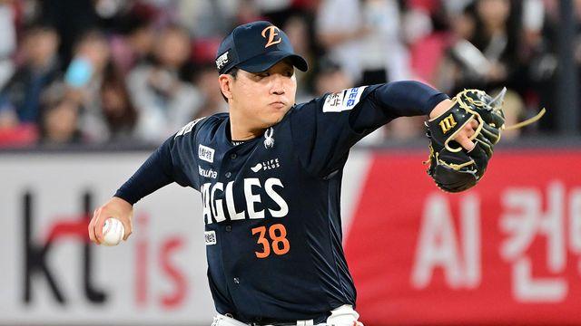 수술만 5번→커리어 하이 달성했는데…한화 PO 엔트리 탈락자 딱 1명, 그래서 더 안타깝다