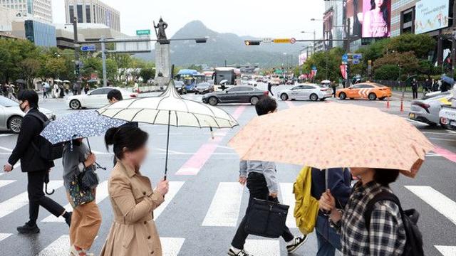 [오늘의 날씨] “우산 챙겨가세요”···밤부터 대부분 지역 비 소식